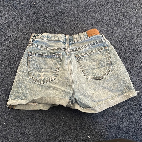 NWOT american eagle mom jean shorts - Picture 2 of 4
